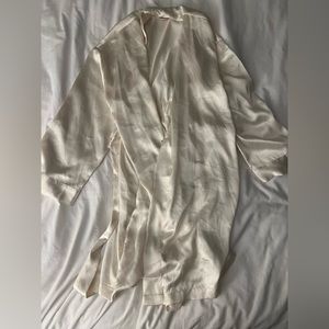 VS white robe